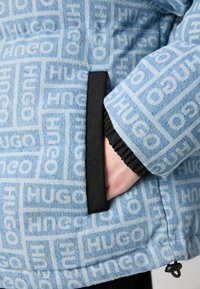 HUGO BYRES - Ziemas jaka - navy