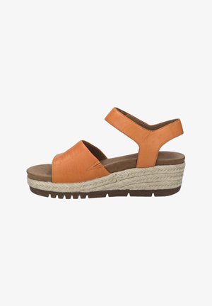 Oranje leren sandaal met een open teen, enkelriem en een wigzool. Beschikt over een getextureerd touwdesign aan de basis en een bruine voetbed.