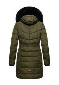 Napihnjen olivno zeleni parka z oblogo iz krzna na kapuci, chevron quiltanjem, elastičnim pasom in črnimi pletenimi manšeti. Vključuje blagovne oznake na robu.
