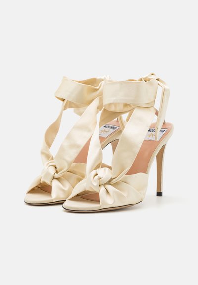 MOSCHINO CLOUD WITH HANDLE AND PADLOCK - Sandales à talons hauts - beige