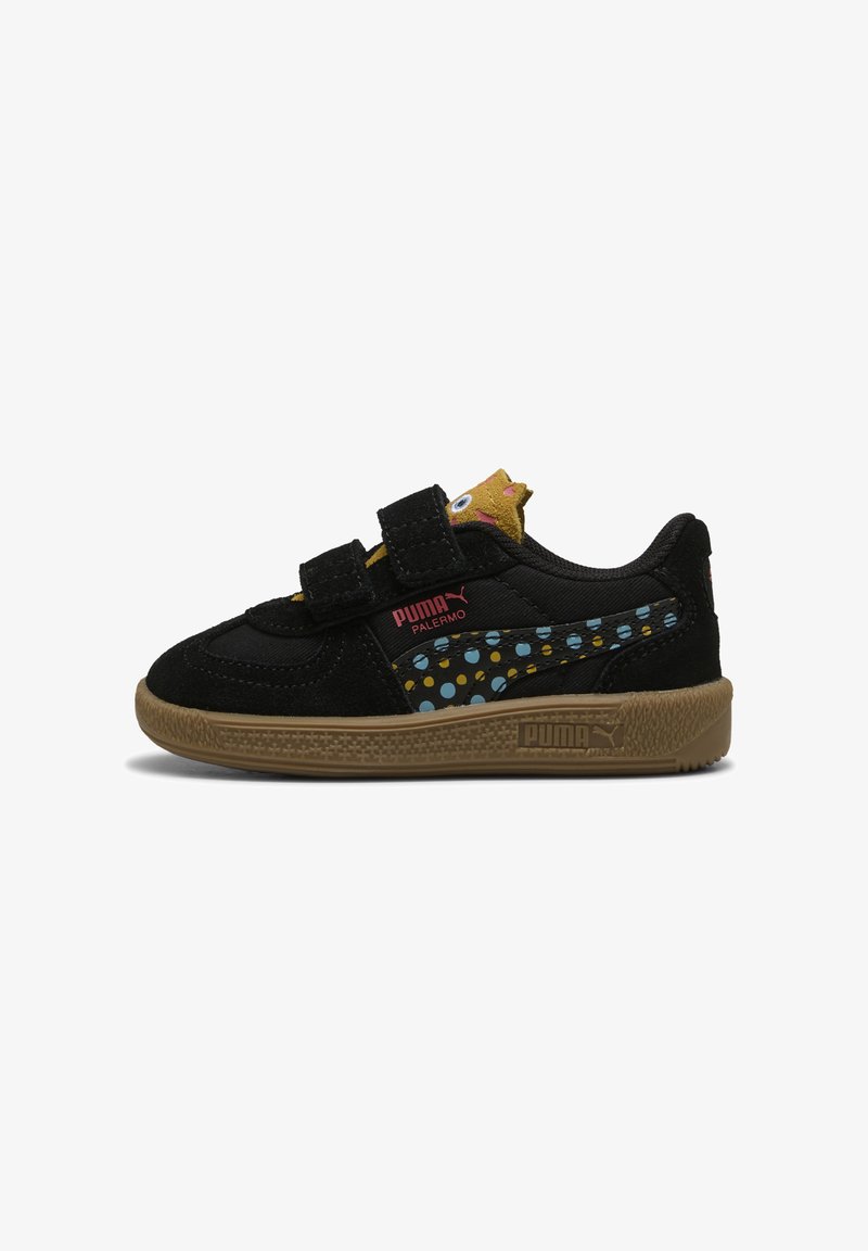Czarne zamszowe sneakersy z niebieskim, żółtym i białym wzorem w kropki, posiadające dwie rzepy i teksturowaną gumową podeszwę.