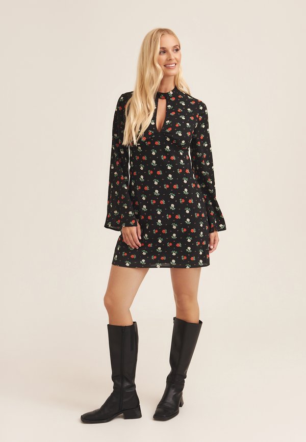 ROSE PRINT FLARED SLEEVE MINI WITH CUT OUT - Day dress2