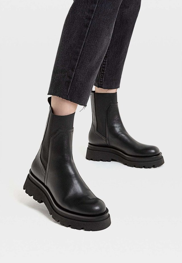 Plateaustiefelette - black
