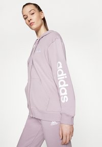 adidas Sportswear ESSENTIALS LINEAR FULL-ZIP - Mikina so zipsom - preloved fig/white