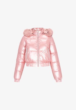Korte pufferjack in glanzend roze materiaal met een nepbont capuchon. Heeft een ritssluiting en twee zijzakken met zilverkleurige hardware.