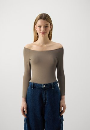 ONLLIVE LOVE OFFSHOULDER BODY - T-shirt à manches longues - walnut