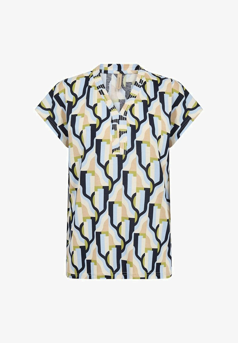 Blouse à manches courtes avec un motif géométrique abstrait en bleu, beige, vert et noir, présentant un col en V avec une patte de boutonnage.