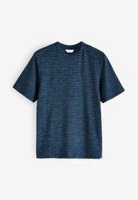 Tricou scurt, de culoare albastru închis, cu guler rotund, având un model texturat de dungi orizontale în nuanțe variate de albastru.