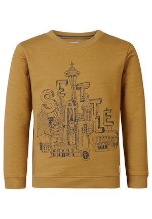 Mosterdkleurige trui met een marineblauwe schets van de skyline van Seattle en grote blokletters die "SEATTLE" spellen over de gebouwen.