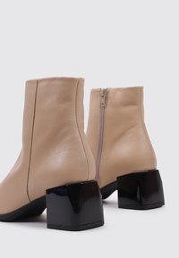 Sandra Fontán Bottines - beige