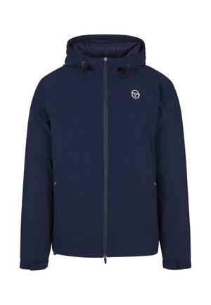 Námořnická prošívaná bunda s kapucí, předním zipem a detailem loga. Má elastické manžety a dvě boční kapsy. Hladká textura, lehký design.