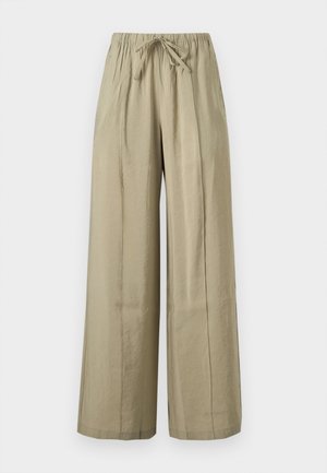 Maison Kitsuné, FLUID PANTS - Stoffhose - tea leaf