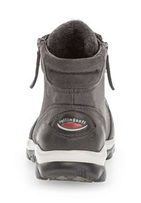 Stivale alla caviglia in pelle grigia con interno morbido, zip laterale e suola in gomma bianca. Presenta il logo "rollingsoft" sul tallone.