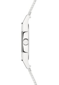 Zilveren polshorloge met een rechthoekige kast, glanzend oppervlak en een gestructureerde zilveren kettingband. Bevat een kleine kroon met diamanten accenten.