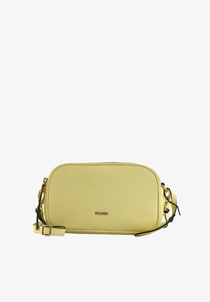 Sac bandoulière rectangulaire en cuir jaune clair avec ferrures dorées, bandoulière réglable et petit logo de la marque au centre devant.
