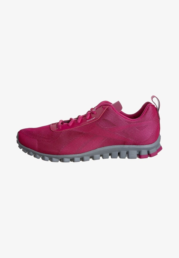 Baskets de sport en maille rose au design épuré, semelle en caoutchouc grise, collier rembourré et bout arrondi. Comprend un système de laçage pour un ajustement sécurisé.