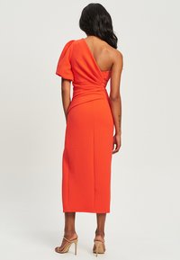 BWLDR NOA MIDI Robe fourreau coral/rouge