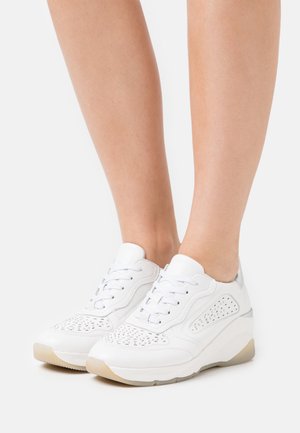 Tamaris Pure Relax LACE UP - Sneaker low - white