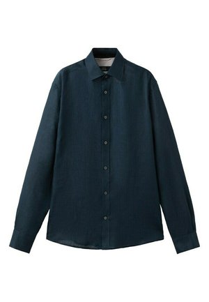 Camicia blu scuro a maniche lunghe con bottoni, colletto classico e polsini con bottoni, mostrata distesa su uno sfondo bianco.