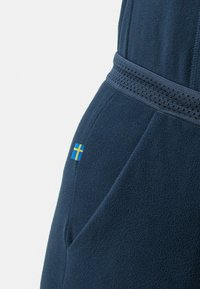 Unausgewählt, navy