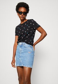 TOM TAILOR CREW NECK PRINT - Marškinėliai su spaudiniu - black/pink