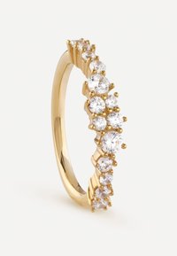 Goldring mit einer Reihe runder, klarer Steine, die in Krappen gefasst sind, und einem wellenförmigen Design entlang des Rings, das eine polierte Oberfläche aufweist.