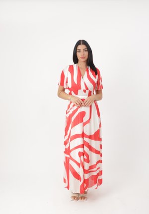 Abito maxi a righe rosse e bianche con maniche corte, design avvolgente e vita smock. Tessuto liscio e leggero con una silhouette fluente.
