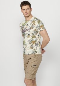 Koroshi SHORT SLEEVE - Marškinėliai su spaudiniu - crudo off white