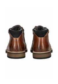 Botas de tobillo de cuero marrón con una textura suave, punta redondeada, forro de forro polar gris y cremalleras laterales. Suela de goma resistente con un leve relieve.