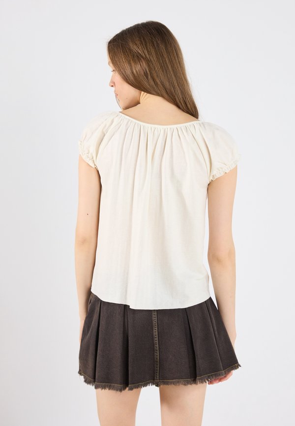 Basic T-shirt - egret2