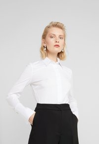 Patrizia Pepe - CAMICIA BLOUSE - Button-down blouse - bianco ottico Thumbnail Image 1