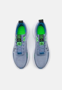 Nike Performance INTERACT RUN - Trail running shoes - ashen slate/black/football grey/star blue/green strike/white