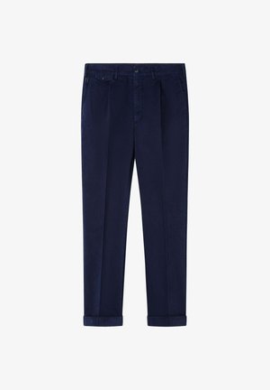 Chinos azul marino de pierna recta hechos de algodón, con dos bolsillos delanteros, frente plano y puños doblados en el bajo.