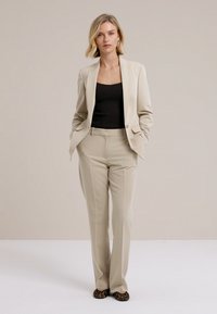 WE Fashion Tygbyxor - beige