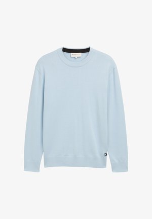 Suéter de color azul claro fabricado en un tejido suave. Presenta un cuello redondo, mangas largas y un dobladillo acanalado. Pequeño logo negro cerca de la parte inferior.