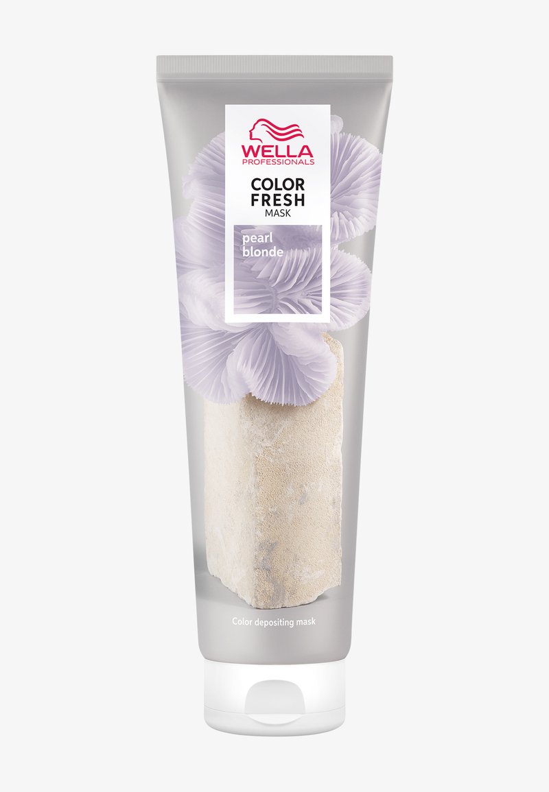 Wella Professionals Color Fresh Mask i ett transparent rör, med lavendelfärgade blommönster och en krämfärgad produkttextur.