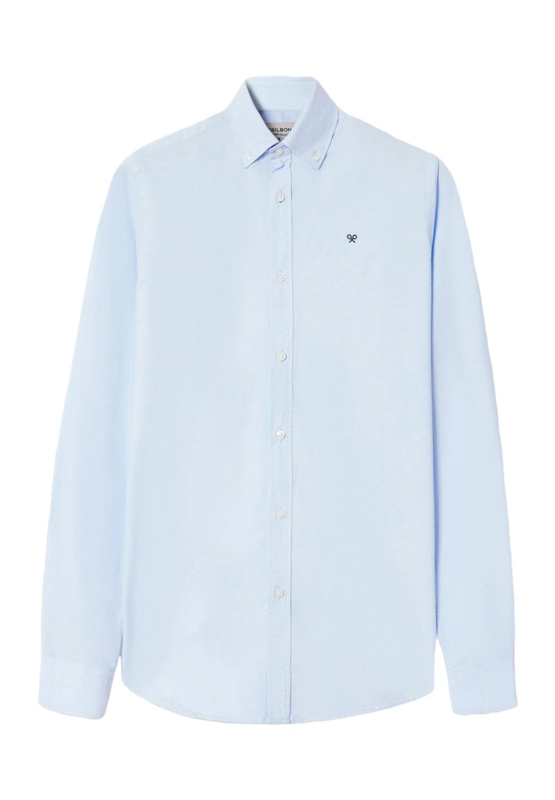 Camiciabutton-up azzurro chiaro a maniche lunghe in cotone, con colletto classico e un piccolo logo blu navy sul lato sinistro del petto. Vestibilità standard.