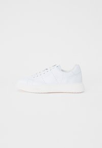 Unselected, white