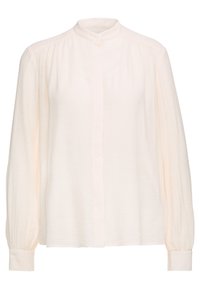 Krémová blůza s mandarinovým límcem, knoflíkovým zapínáním a dlouhými rukávy. Látka má texturovaný povrch a jemný lesk.