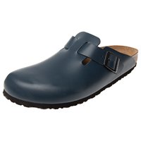 Dunkelblaue Lederclogs mit strukturiertem Finish, ausgestattet mit einem verstellbaren Schnallenriemen und einer robusten schwarzen Gummisohle.