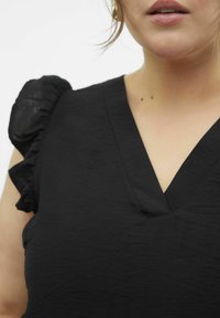 Vero Moda Curve CURVE VMCNATJA - Camicetta - black