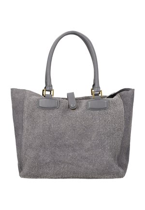 Szara zamszowa torba typu tote z dwoma zaokrąglonymi skórzanymi uchwytami, złotymi okuciami oraz zapięciem na pasek z guzikiem na górze.