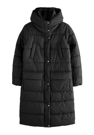 Manteau long noir rembourré avec un col haut, des boutons-pression et deux poches avant, suspendu sur un fond blanc.