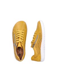 Gelbe Ledersneaker mit durchbrochener Verzierung, weißer Gummisohle und seitlichem Reißverschluss. Besitzt eine runde Zehenpartie und eine strukturierte Oberfläche.