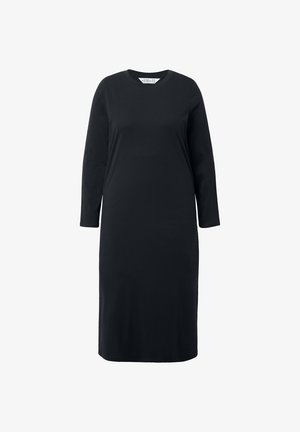 Zwarte jurk met lange mouwen, gemaakt van zachte stof, met een ronde halslijn en een rechte silhouette, die onder de knie reikt.