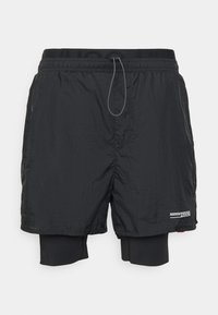 Schwarze sportliche Shorts mit integriertem Innenfutter, elastischem Bund, Kordelzug und Logodetail an der Seite. Glattes, leichtes Material.
