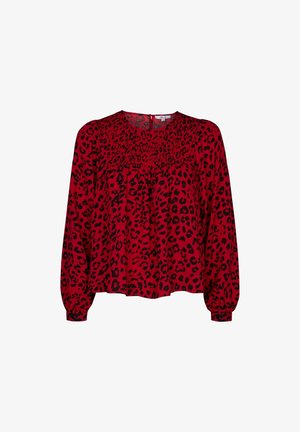 Rode blouse met lange mouwen, een geschouderde buste en een zwart luipaardprint. Voorzien van een ronde halslijn en gathered mouwen met elastische manchetten.