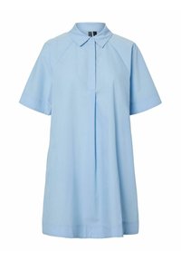Robe chemise bleu clair à manches courtes avec col pointu, patte de boutonnage et détail plissé. Fabriquée en tissu doux avec une coupe décontractée.