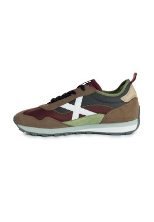 UM FW23 - Zapatillas de entrenamiento - granate
