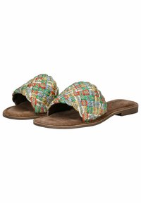 Sandali scivolosi intrecciati con una fascia multicolore di fili intrecciati in verde, blu, rosso e giallo, con una suola imbottita marrone.